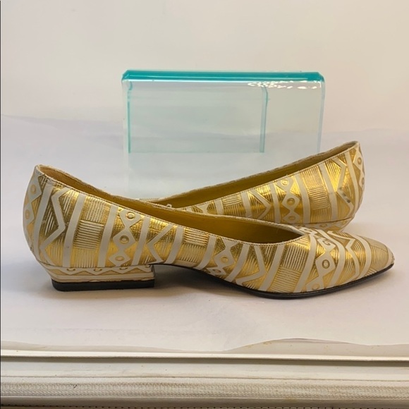 Bruno Magli Sz 6 Flat Gold White Leather Flats - Picture 8 of 11